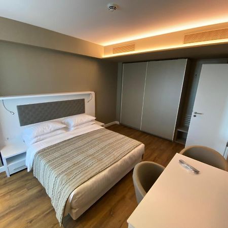 Gq Apartments On First Line In Alliance Palace Batumi Exterior photo