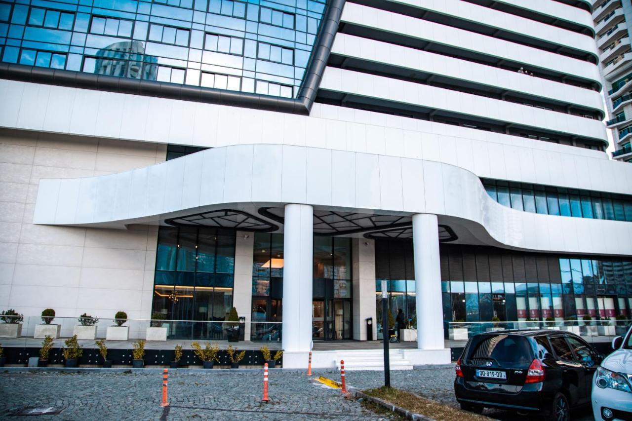 Gq Apartments On First Line In Alliance Palace Batumi Exterior photo