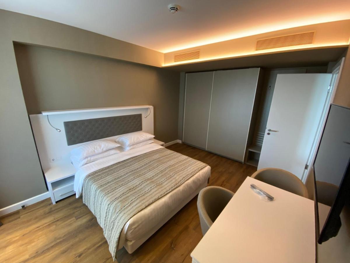 Gq Apartments On First Line In Alliance Palace Batumi Exterior photo