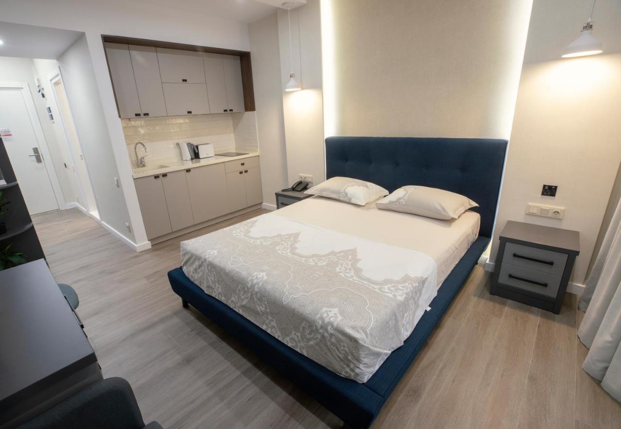 Gq Apartments On First Line In Alliance Palace Batumi Exterior photo