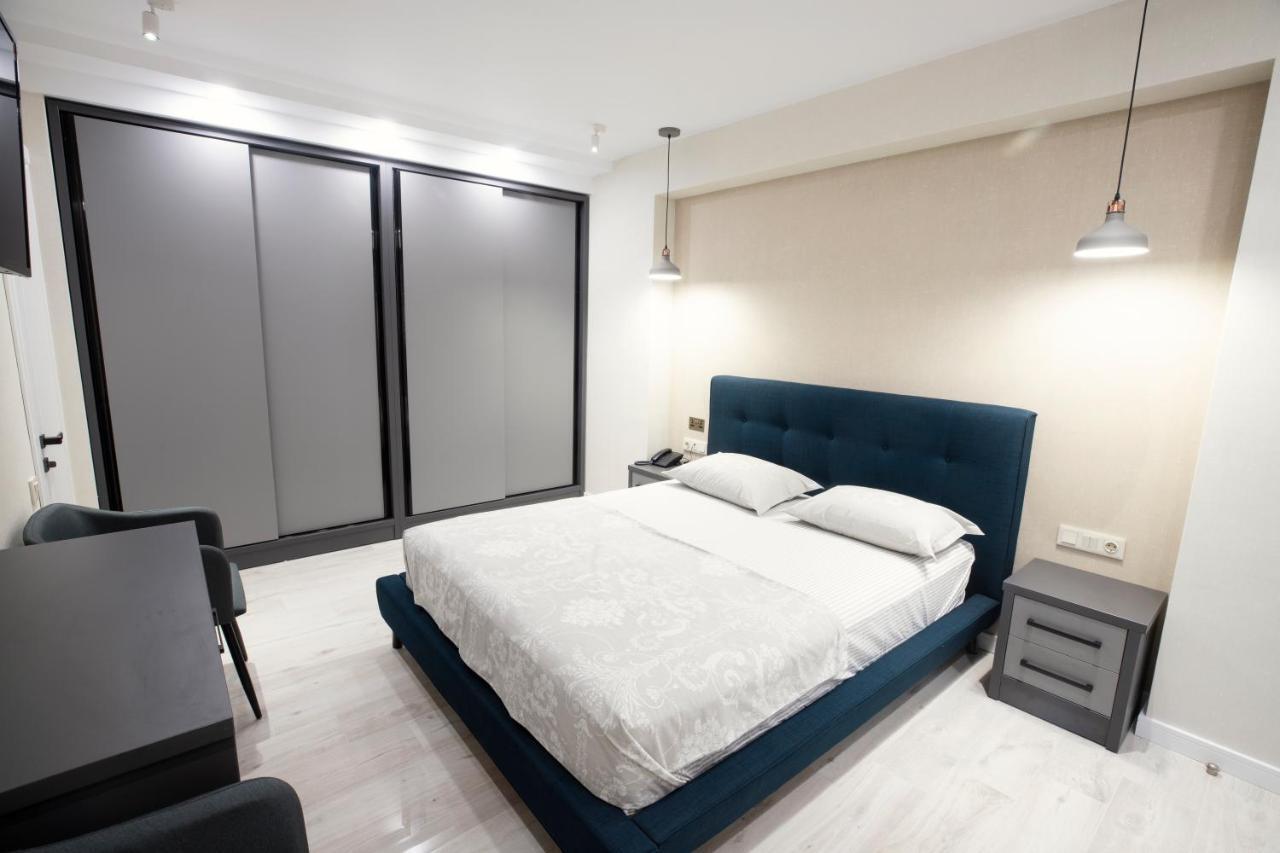 Gq Apartments On First Line In Alliance Palace Batumi Exterior photo