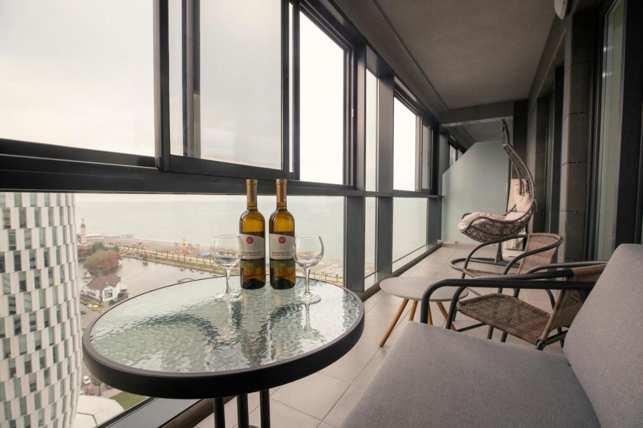Gq Apartments On First Line In Alliance Palace Batumi Exterior photo