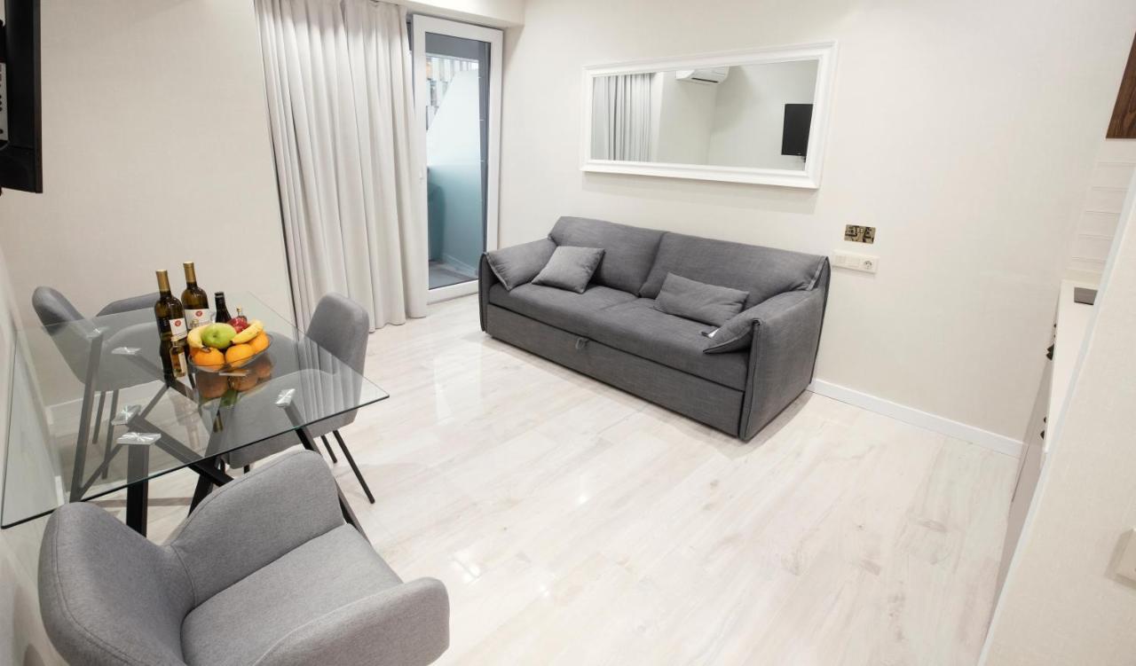Gq Apartments On First Line In Alliance Palace Batumi Exterior photo