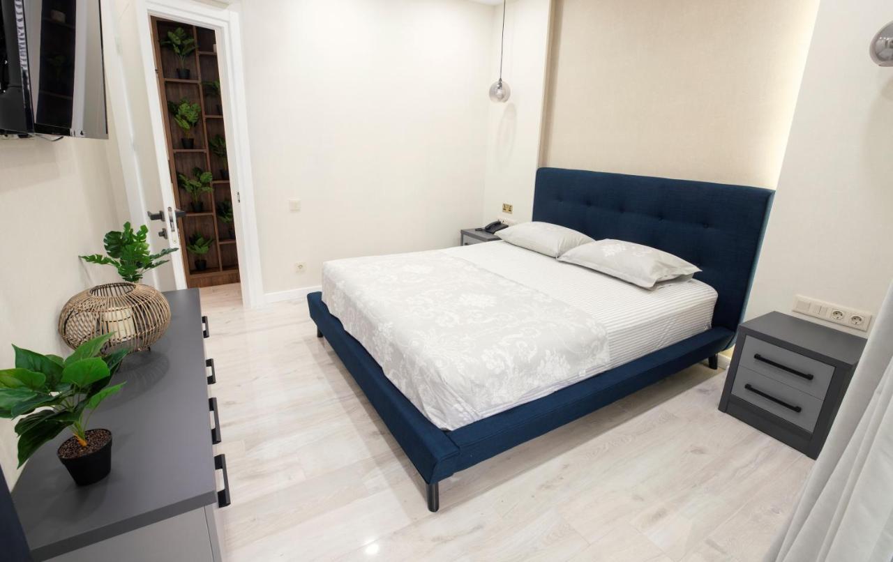 Gq Apartments On First Line In Alliance Palace Batumi Exterior photo